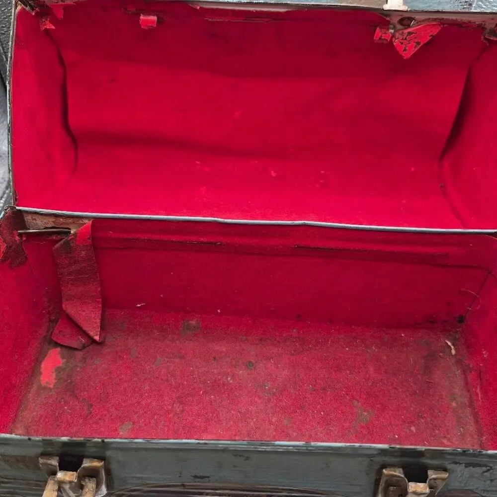 Vintage domed lunch box